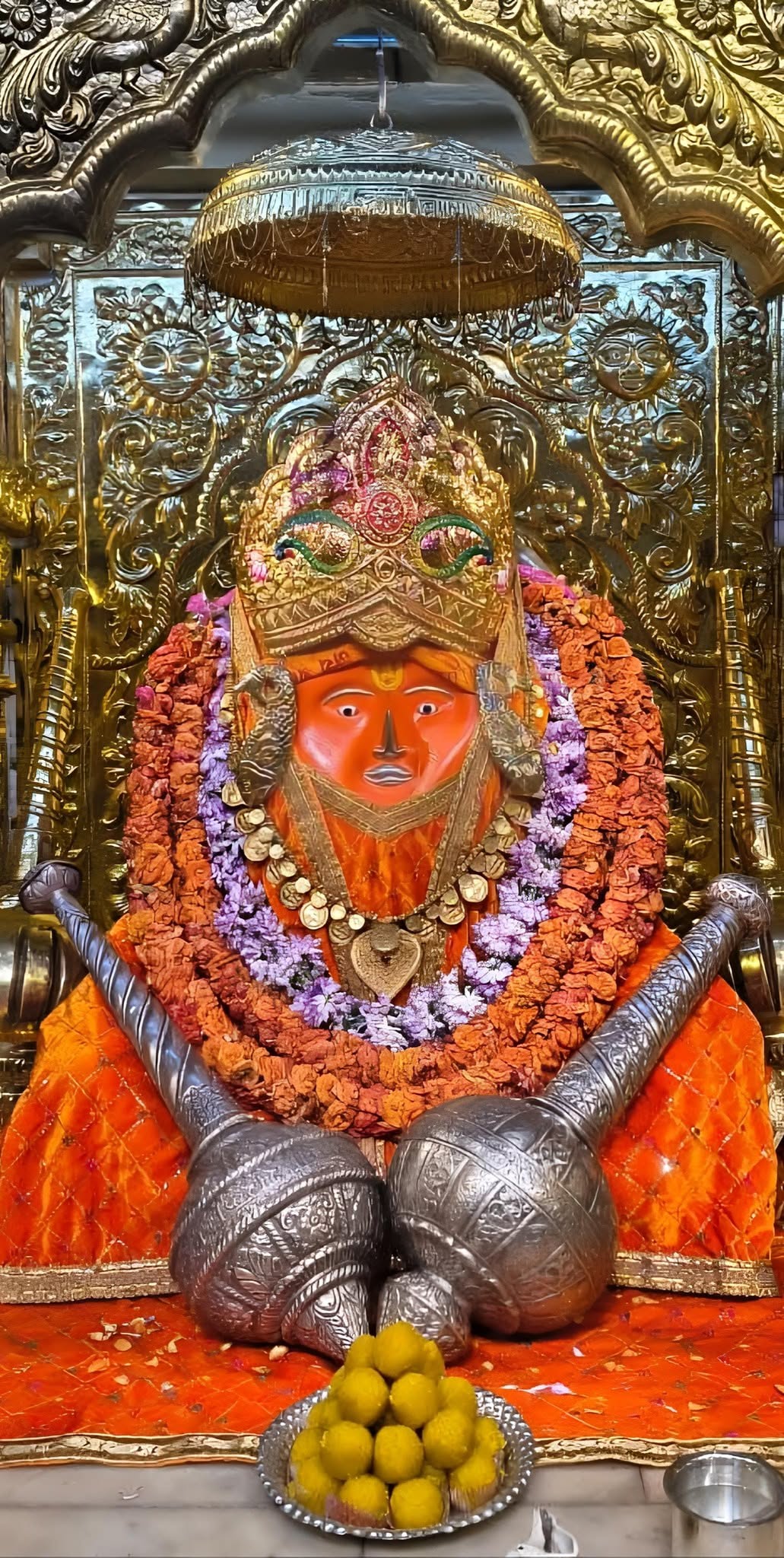 रत्नकुण्डलदीपित